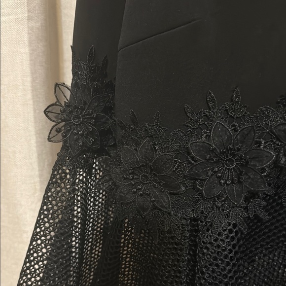 Chic Black Lace Trim Top - Picture 4 of 6